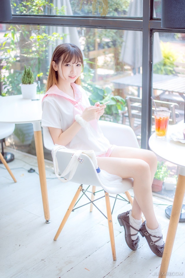 “我既然敢去，自然有足够的把握。”庞统站起来，微笑道：“你不会以为我这半年来什么都没做吧？”